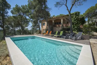 Image de Villa de vacances avec belle vue sur mer et montagne. 8-9 pers. Piscine privée