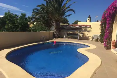 Image de Excellent emplacement Villa 3 minutes de la plage, des restaurants et des boutiques, vue sur la mer