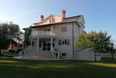 Image de Villa de bord de mer avec 1700 m2 de jardin privé