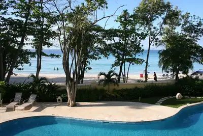 Sapphire Beach - Luxury beach side split level self catering apartment