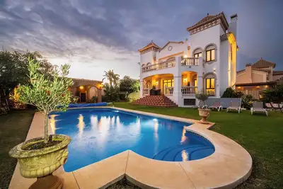 Image de Beachside Luxury Villa Heated Saltwater Pool & Game Room in San Pedro Marbella