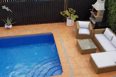 Image de Superbe villa individuelle joliment meublée avec piscine privée d'eau salée