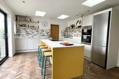 Image de Maison moderne spacieuse de 3 chambres près de la plage