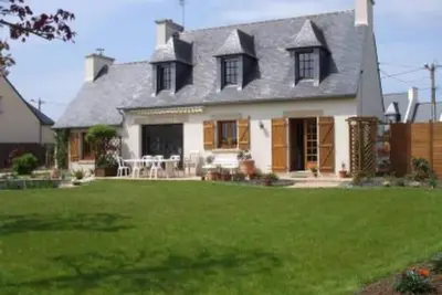 Image de belle Maison avec grand jardin entre terre et mer