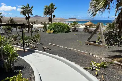 Image de Appartement magnifique plage et côtières Vues - Jardin privé, plage 5 mn à pied