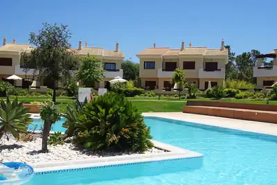 Image de Villa De 4 Chambres Parfaitement SITUÉE Dans Un Spa 5 Etoiles De Golf À Vilamoura