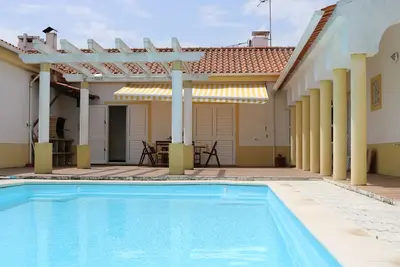 Image de Maison de campagne près d'Aveiro avec piscine privée