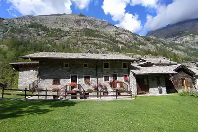 Rustico avec grand espace vert, nids de poule, les chemins et Alta via n. 2