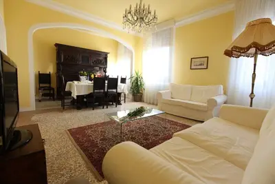 Image de Luxueux, élégant appartement avec vue sur le canal