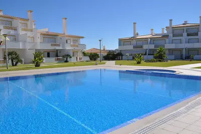Image de Charmant 2 chambres Apt (Complexe privé) Ac, Wi-fi, Plages 500m, Golf 2 km