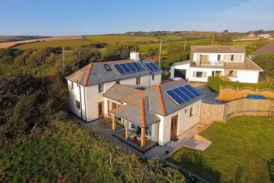 Image de Luxury Beautiful Cottage with Stunning Sea Views Pets Welcome