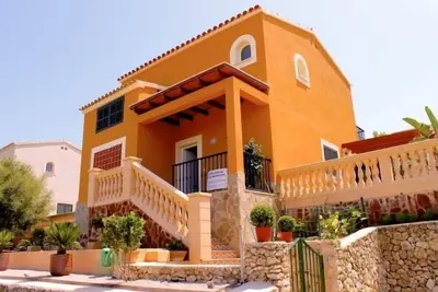 Image de Villa · Cala Romàntica · ★4, 40 · 3 chambres · 3 lits · 2 salles de bain