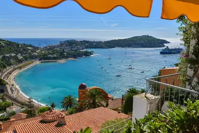 Image de Villa avec piscine et vue sur la mer spectaculaire