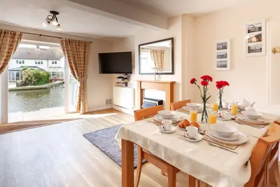 Image de Self Catering 2 Bedroom Kingfisher Lure In Wroxham, Norfolk, Norfolk Broads, Eng