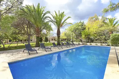 Superbe propriété avec maison d'hôtes, grande piscine, beau terrain, Wifi