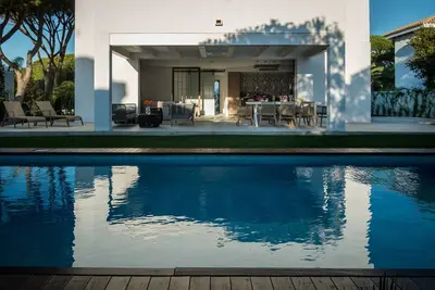 Image de Del Sol. Modern Andalus, beach access and views