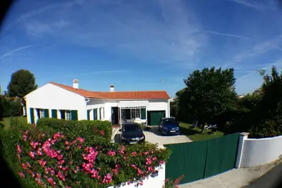 Image de Comfortable villa, space, nature, fenced garden, 100m beach and village