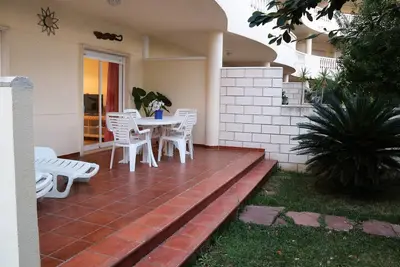 Image de Appartement rez de chaussée avec terrasse et jardin