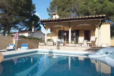 Maison confortable avec piscine privée, Barbecue et Wifi