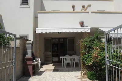 Image de Élégante villa sur trois niveaux plus terrasse avec vue mer.