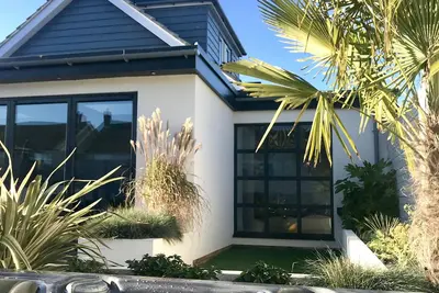 Image de Maison de plage de luxe dans les Witterings avec bain à remous