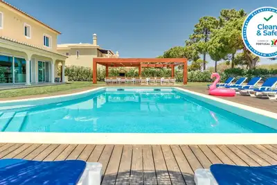 Image de Belle immense villa près de la plage et du golf