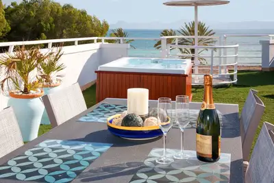 Image de Penthouse De Luxe Sur La Plage (Design Moderne)