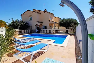 Image de Belle maison avec piscine privée, barbecue et wifi