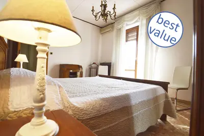 Image de 100 m: appartement dans le centre avec le WiFi et A / C