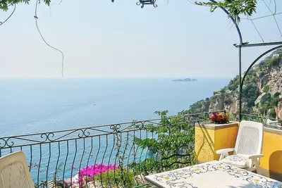 Villa Eunice: Une splendide villa de deux étages située sur la haute côte face à la mer.