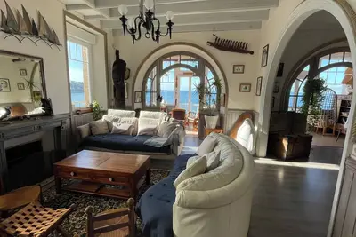 Image de Exceptionnelle villa avec vue magique, accès direct plage, 5 mn du centre ville
