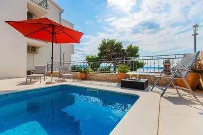 Image de Villa avec piscine et vue panoramique