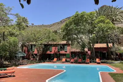 Image de Maison de campagne avec piscine et garage privé. Belle vue sur la montagne.