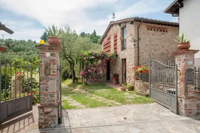 Image de Romantique villa de ferme à Lucca dormir 7 personnes avec piscine privée et wi-fi