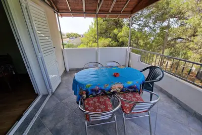 Appartement de deux chambres avec la terrasse et la vue sur le mer Okrug Donji, Ciovo (A-16276-a)