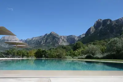 Image de Luxueuse villa historique sur plus d'un acre de jardin + piscine privée chauffée