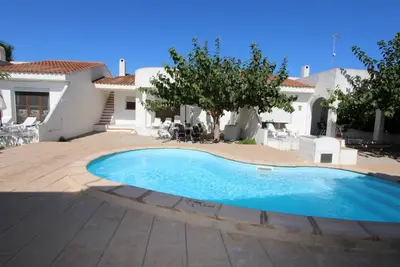 Image de Casa Carpa B, Idéal pour vos vacances, proche de la mer, wifi gratuit, air climatisé en option, piscine communautaire, animeaux de compagnie autorisés, plage pour chiens