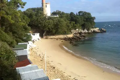 Image de Maison de caractère à 150m de la plage dans le site classé du bois de la Chaize