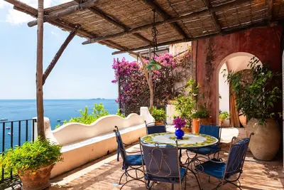 Villa Ibiscus ancienne villa à 50 m au-dessus de la mer au coeur de Positano