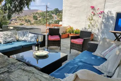 Image de Retraite cachée et ombragée sur le magnifique et préservé Andros