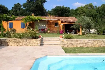 Image de Maison provençale du sud Luberon avec piscine privée.