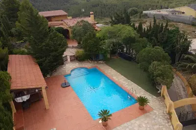 Image de Maison Confortable Avec Piscine PRIVÉE Et Jardin, À 15 Minutes Des Plages