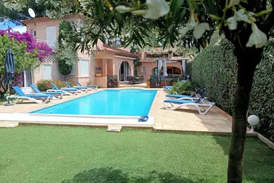Image de Villa 3*, Var, Les Issambres, 350 m de la mer, piscine chauffée, 10 personnes