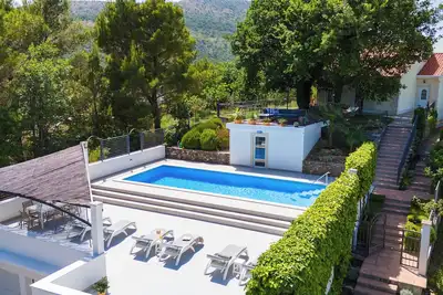 Image de Villa Provos avec piscine privée de 40m2, sauna, max 8 personnes, à 7 km de la plage de sable