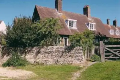 Image de Cottage très paisible et confortable dans un joli village au fond du pays