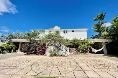 Unique Loft vivant sur la côte ouest de la Barbade.