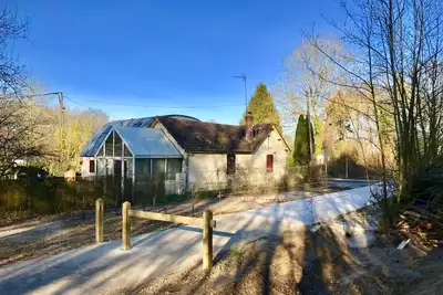 Image de Charmante ancienne maison garde-barrière 20 min Roissy, village réputé, au vert