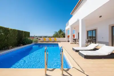 Image de Villa with Wi-Fi | A\/C | private pool | table tennis | near beach and town centre [Rlag46]