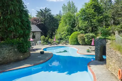 Image de Belle Stone Country Cottage Situé dans un domaine de 28 acres, plus Piscine