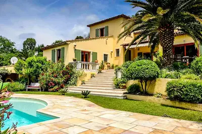 Image de Villa de luxe, emplacement central paisible avec Ac, Piscine De Sel